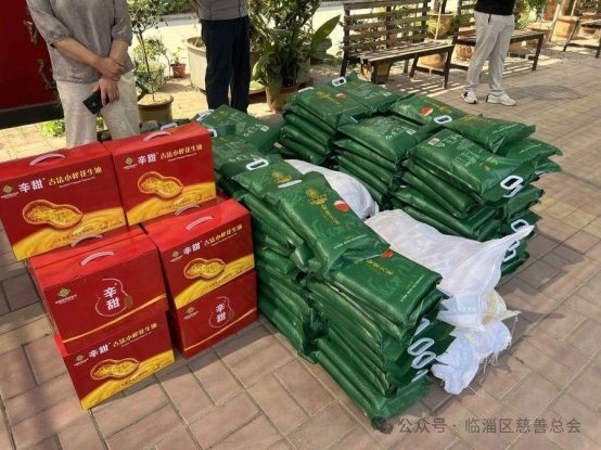 慈心暖桑榆 米香沁瑞阳 临淄区慈善总会联合淄博贵缘网络科技有限公司开展端午节敬老活动