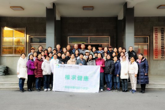 张震在老年大学举办科普活动