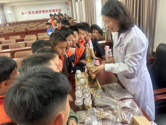 中医药文化科普宣讲进社区 (3)