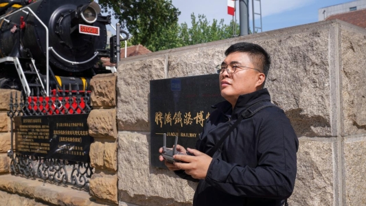 李少江操控无人机