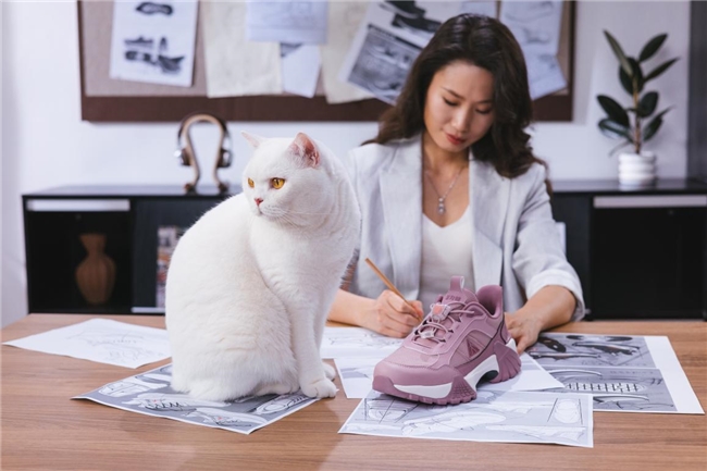 足力健“萌猫代言”破圈：用「猫系美学」重塑银发经济创新范式