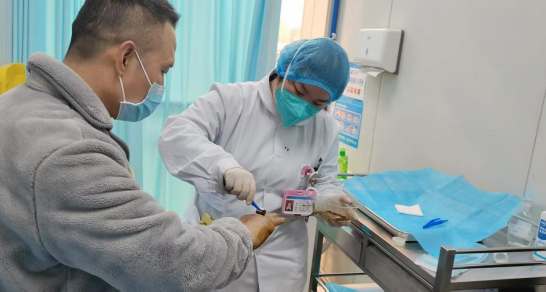 从急诊急救到病房守护：四川希望汽车职业学院医护学子在临床历练中书写青春答卷