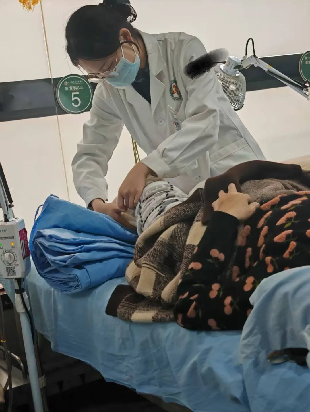 从急诊急救到病房守护：四川希望汽车职业学院医护学子在临床历练中书写青春答卷