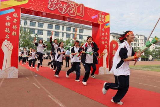 菏泽一中2025届高三壮行会:燃情启程,剑指高考
