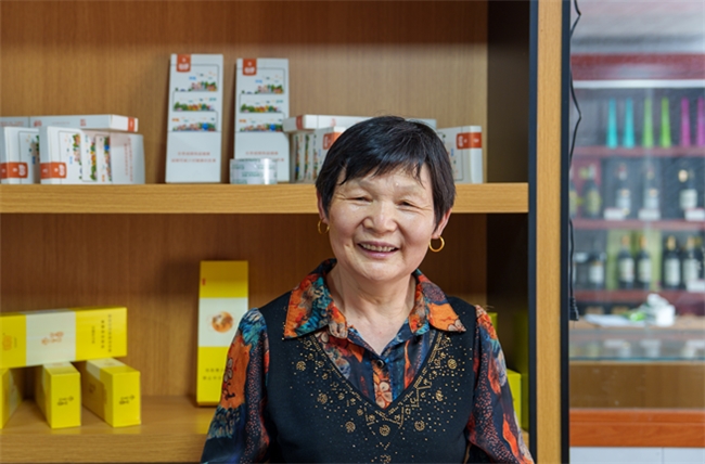 桃源深处“数字花”：66岁洪水凤的“数智蝶变”