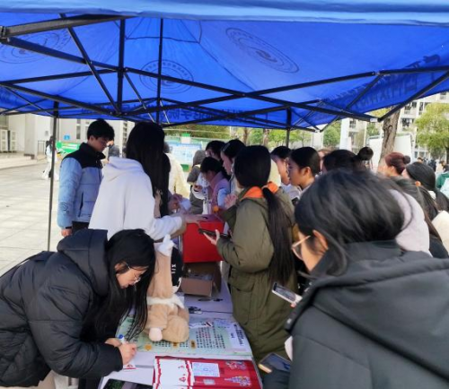 “雷锋精神照前路，温暖校园伴童行”——山区留守儿童公益活动圆满举行