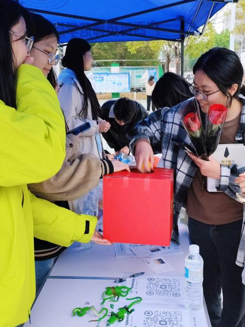 “雷锋精神照前路，温暖校园伴童行”——山区留守儿童公益活动圆满举行