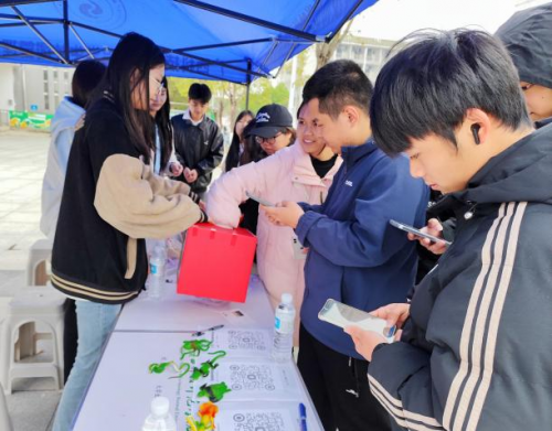 “雷锋精神照前路，温暖校园伴童行”——山区留守儿童公益活动圆满举行