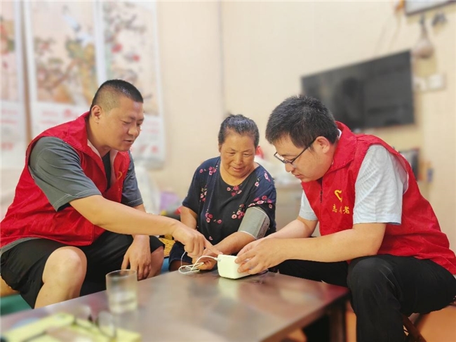 星子落田织夏梦，乡村繁荣绘云章
