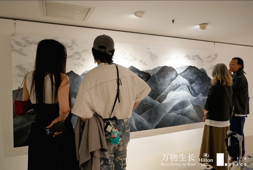 任天进“万物生长”展览在北京希尔顿酒店216SPACE正在进行