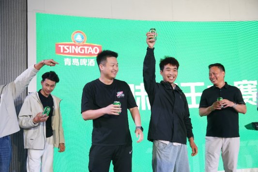 畅饮经典  举杯启航 青岛啤酒为消费者专属定制 “海上嘉年华”