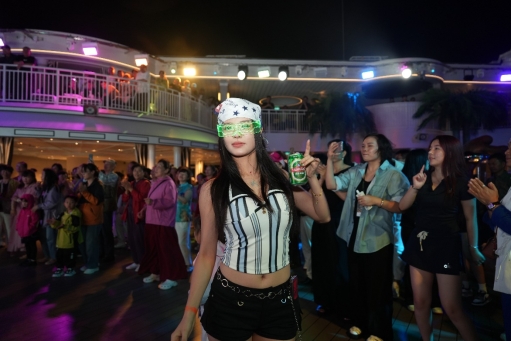 畅饮经典  举杯启航 青岛啤酒为消费者专属定制 “海上嘉年华”