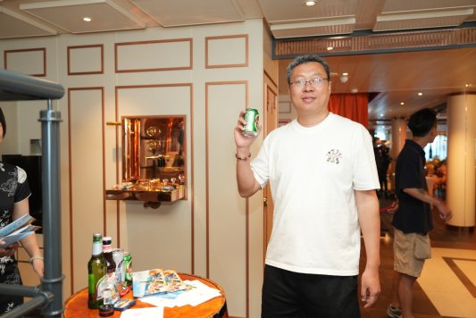 畅饮经典  举杯启航 青岛啤酒为消费者专属定制 “海上嘉年华”