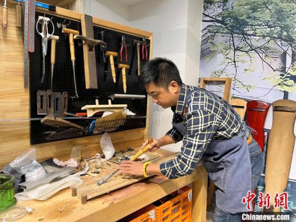 【文化和自然遗产日】漫动时节丨七弦拨动山河韵,一器承载中国风 【文化和自然遗产日】漫动时节丨七弦拨动山河韵,一器承载中国风