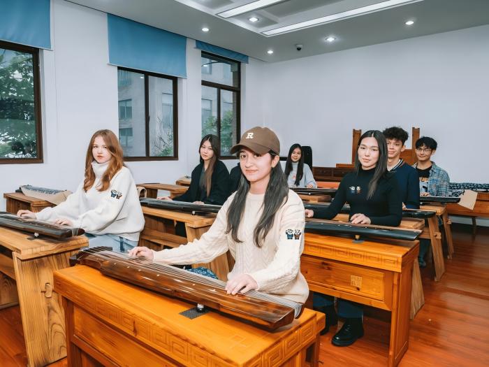 【文化和自然遗产日】漫动时节丨七弦拨动山河韵,一器承载中国风 【文化和自然遗产日】漫动时节丨七弦拨动山河韵,一器承载中国风