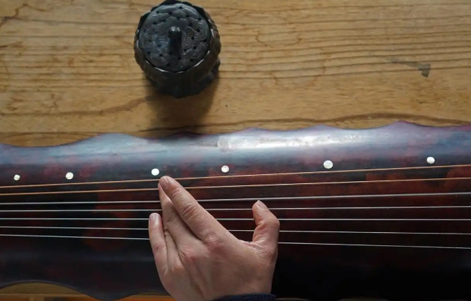 【文化和自然遗产日】漫动时节丨七弦拨动山河韵,一器承载中国风 【文化和自然遗产日】漫动时节丨七弦拨动山河韵,一器承载中国风