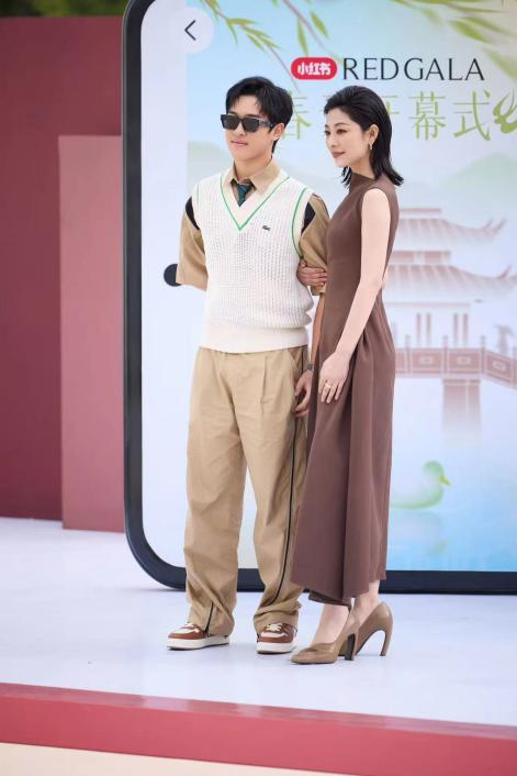 赛车手刘瑞祺出席首届RED GALA 尽显时尚质感