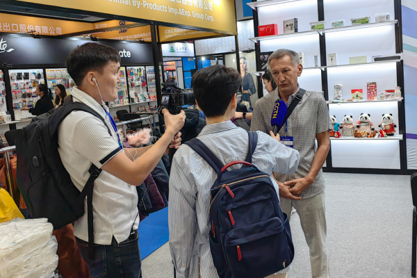 汇鸿中天公司考察欧亚市场 亮相阿斯塔纳展会彰显创新实力