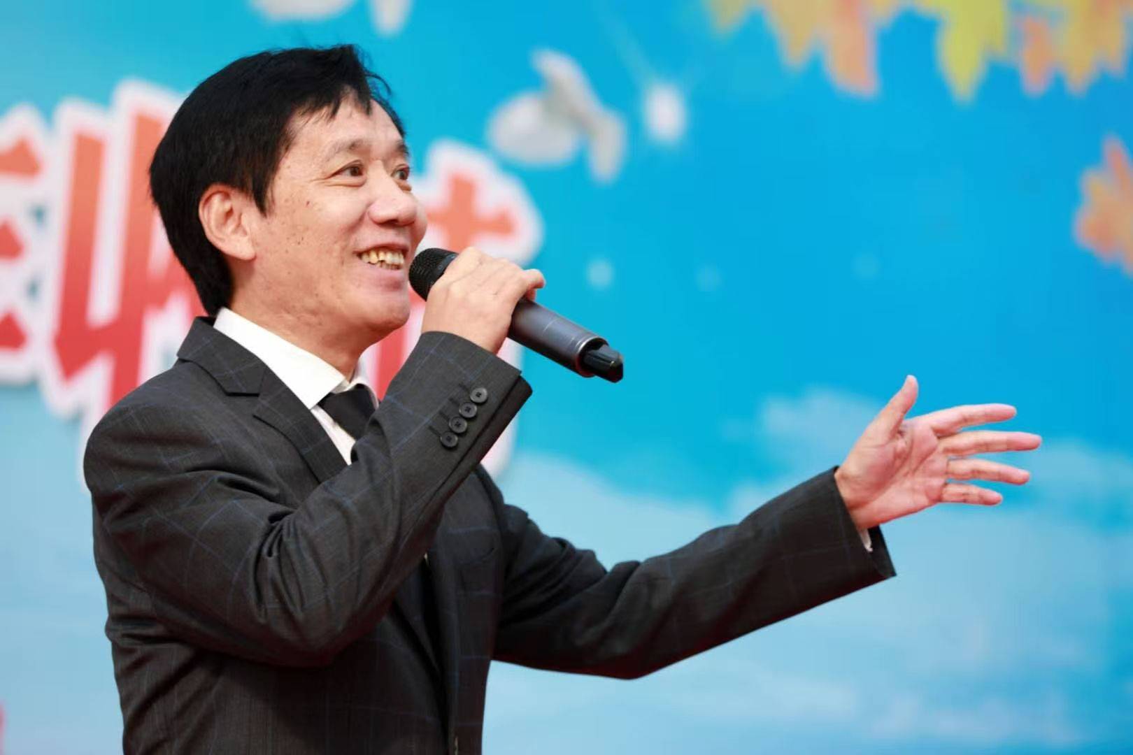 歌曲《我的家我的国》 构建对传统主旋律单向度超越