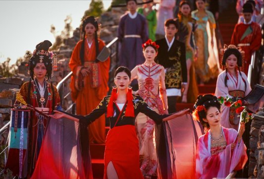 图片7：长城脚下红叶浓·古风婚礼大秀