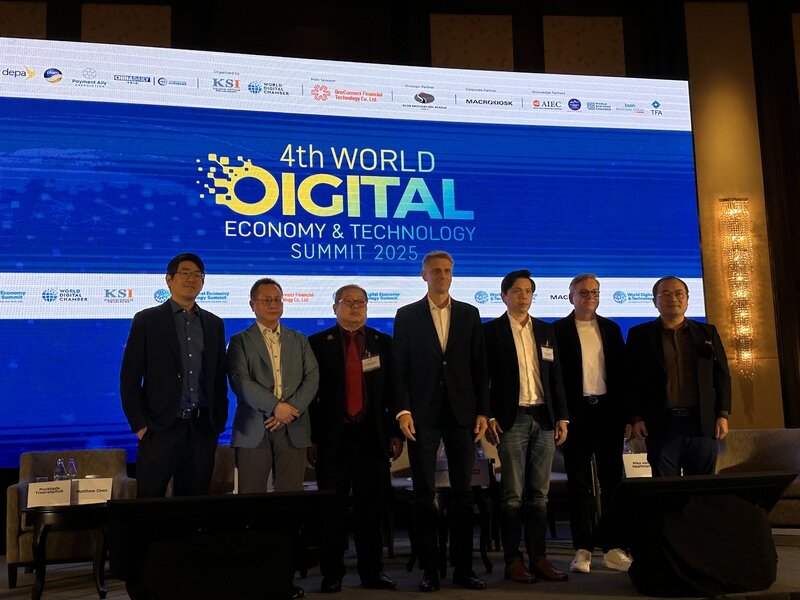 金融壹账通WDETS 2025摘“世界数字领导力人物奖”,展现区域金融科技领导力