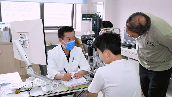 周跃华看诊0620.jpg