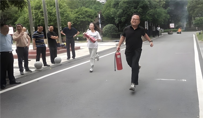 理论为基·实战为刃·童心为盾——湘乡烟草安全生产月锻造三维“安全立方”