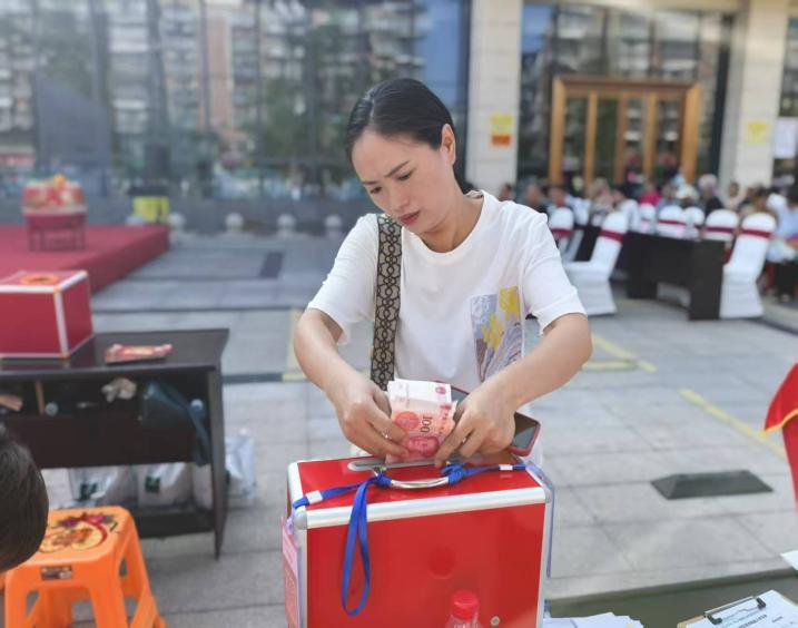 "爱满社区，温暖同行"募捐活动暖情收官 政企民共绘公益同心圆