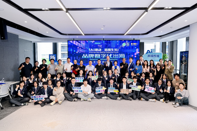 05后职校生出海方案征服知名企业!上海商业会计学校AI实战育出国际化数字尖兵