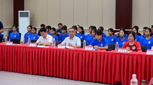 澜之助学资中女足进清北：梦想与拼搏的交响