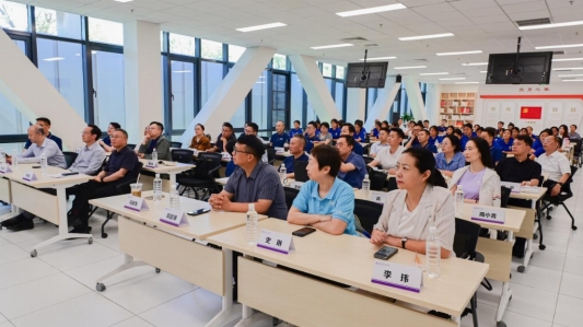 澜之助学资中女足进清北：梦想与拼搏的交响