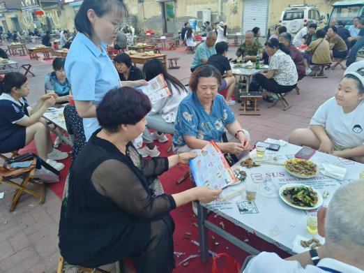 C:/Users/Admin/Desktop/2025合规/1.合规播报/6月合规/2.合规现场照片/6月第35期【户外】:德州中支夏津支公司开展保险知识宣传活动1.jpg6月第35期【户外】:德州中支夏津支公司开展保险知识宣传活动1