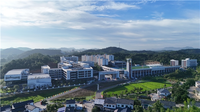 CBA深圳男篮&WCBA广东女篮长沙训练基地在长沙市新世纪高级中学揭牌
