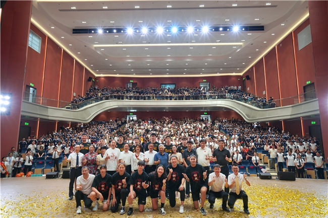 CBA深圳男篮&WCBA广东女篮长沙训练基地在长沙市新世纪高级中学揭牌