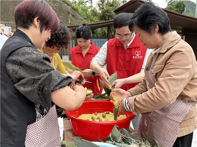 浙江文成：情暖桑榆“三重奏” “香溢”志愿织密山区养老幸福网