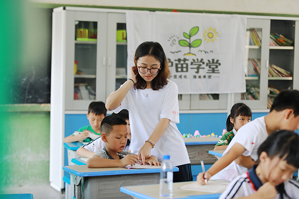 【“奋斗号”青春专列】青春学子:服务乡村教育 坚定理想信念 【“奋斗号”青春专列】青春学子:服务乡村教育 坚定理想信念