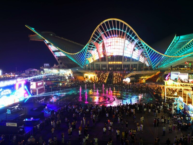 凤凰之声大剧院场景焕新,“艺术+生活”点亮夏日氛围