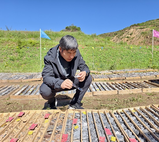 山东省地矿局第七地质大队党委书记、队长李兆营赴甘肃岷县金矿项目调研指导工作