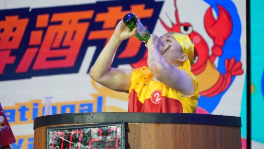 第35届青岛国际啤酒节崂山会场“我是酒王”挑战赛火热来袭!3万元大奖+超燃赛制,等你来战!
