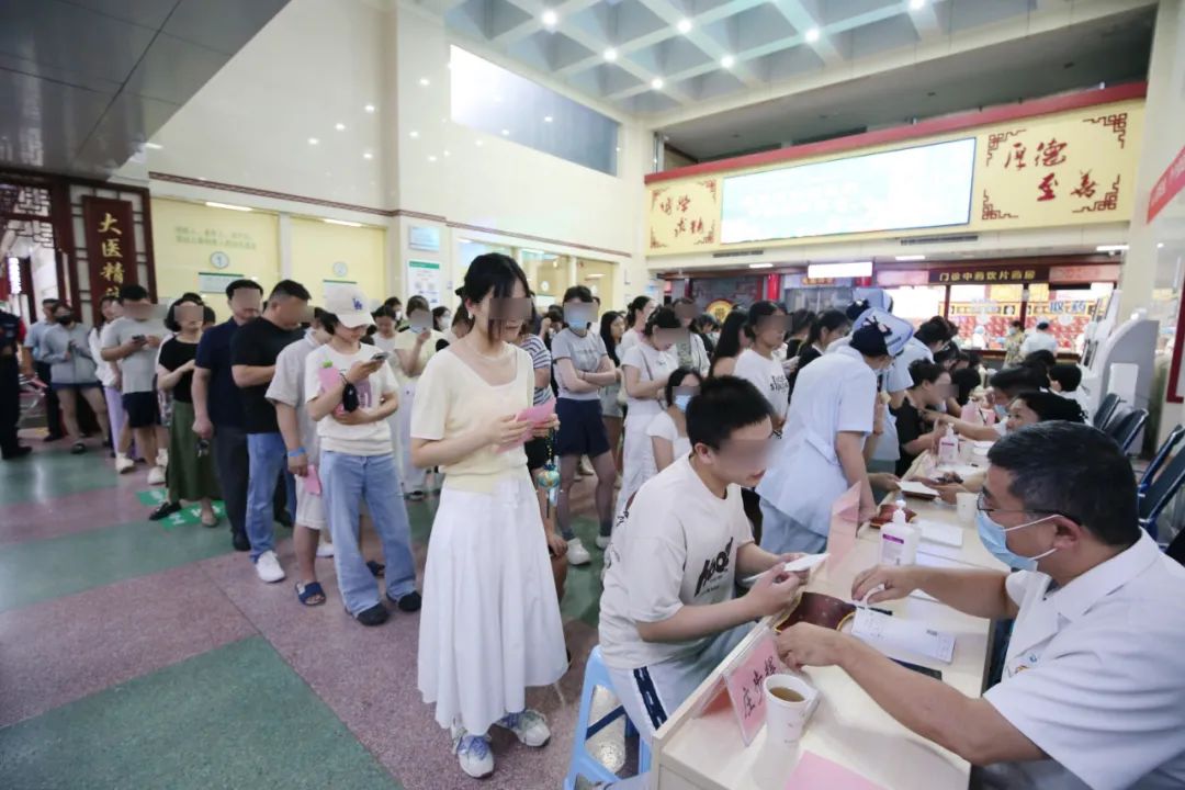 灯火阑珊处,药香正浓时 | 临沂市中医医院中医健康夜市活动广获市民好评