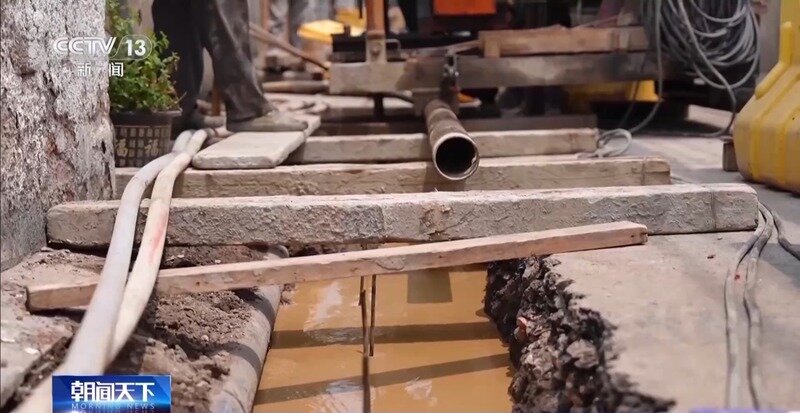 年中经济观察丨“两重”项目深入老社区 迷你设备解决施工难题