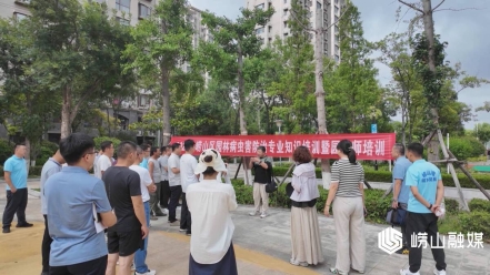 “理论+实践”培训园艺师 科学应对夏季病虫害