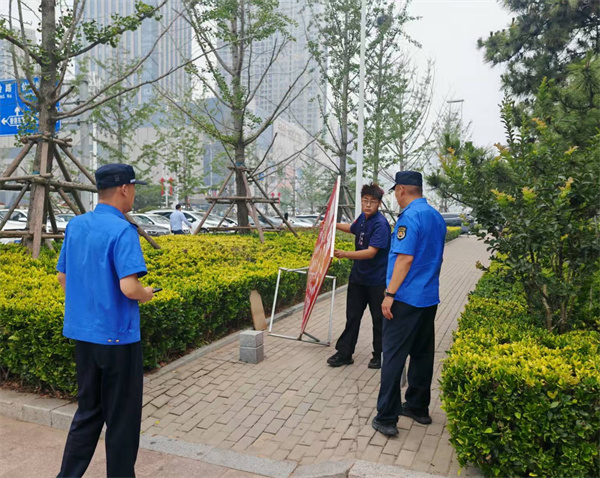 崂山区开展户外广告设施安全专项整治行动