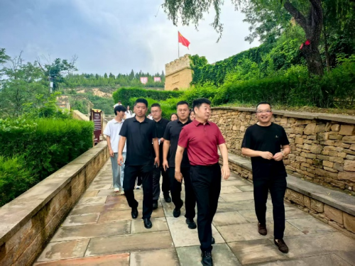 姚学慧赴米脂慰问“三下乡”实践队 肯定师生在红色热土上的青春担当