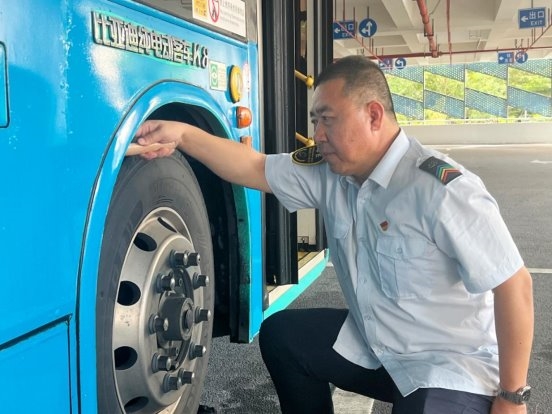 退伍不褪色,方向盘上的“老兵” ——记深圳巴士集团第二分公司共产党员乔宏权