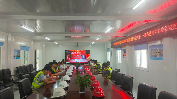 滇西医疗中心项目党支部开展“八一”建军节主题党日活动