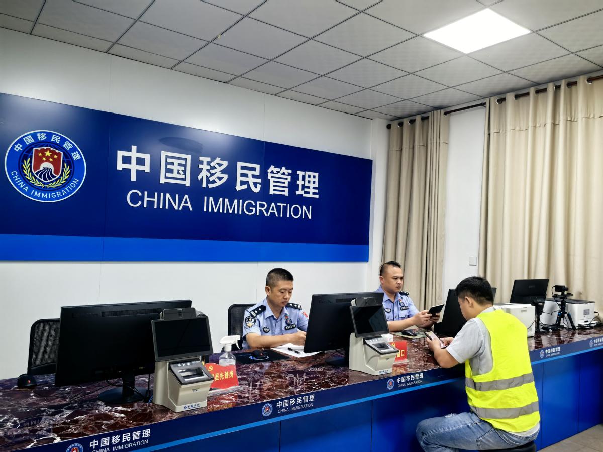 海南洋浦口岸沥青出口量激增,“无感通关”助推自贸港外贸发展