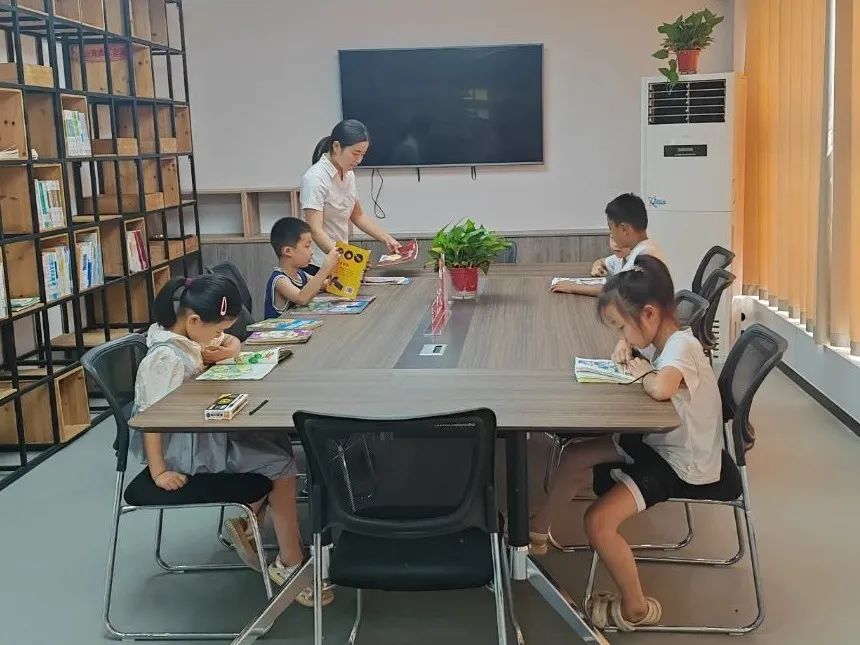 菏泽鲁西新区岳程街道汽车行业协会:红色学堂墨香溢,亲子共读润初心