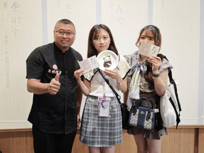 东明粮画惊艳大阪世博会 庄子元素明信片传递东方智慧