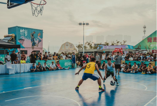 金沙滩啤酒城:体育赛事燃动青春活力